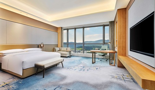 Deluxe Room, 1 King Bed