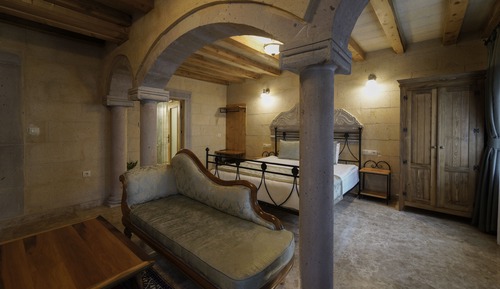 Stone Deluxe Room with Bathtub