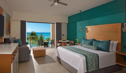 Junior Suite, 1 King Bed, Oceanfront (Preferred Club)