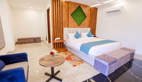 Luxury Suite Mountain View Room with Private Balcony