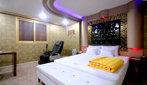Room (Special Room A / Massage chair (large)