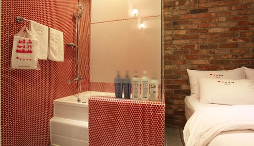 Room (Deluxe room (queen bed Netflix bathtu)