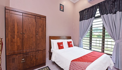 Room, 3 Bedrooms