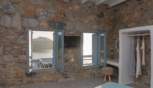 Traditional Studio Suite