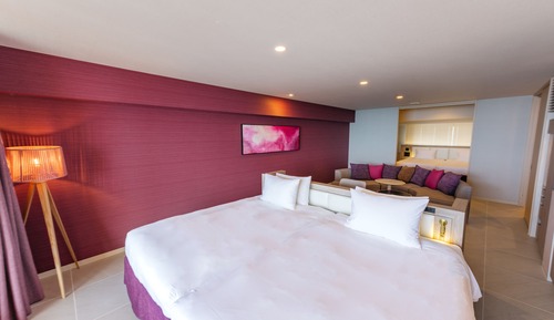 Corner Ocean Suite Non-Smoking