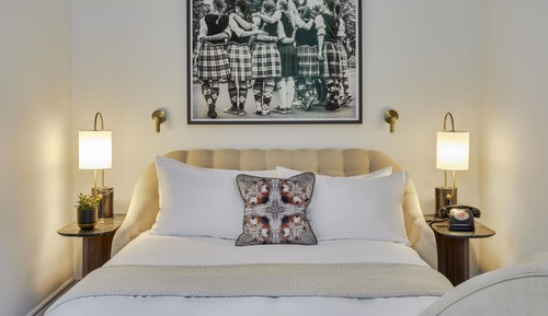 Grand Chamber Queen Suite