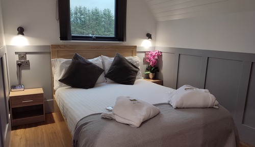 Luxury Cabin, Hot Tub (Ben Aigan, No Pets)