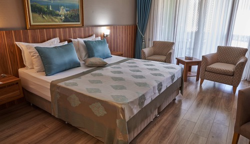 Deluxe Room, 1 Double Bed, Courtyard View