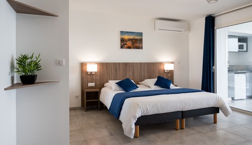 Superior Studio Suite, 1 Queen Bed, City View