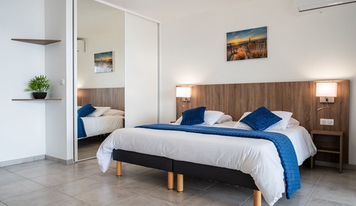 Superior Studio Suite, 1 Queen Bed, Sea View