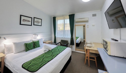 Room, 1 King Bed, Air conditioning, Garden View