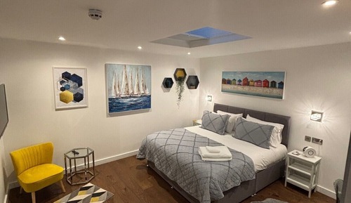 Hexagon Room