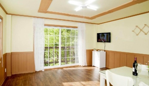 Room (Sun)