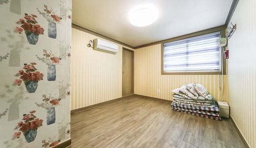 Room (Standard - Random Assignment)