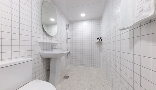 Room (2PC room (Netflix available smart TV )