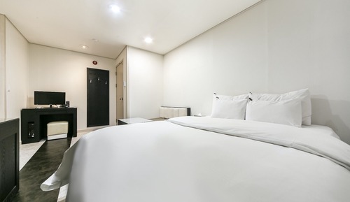 Room (Standard-Double (luxury hotel bedding)