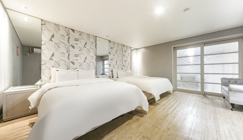 Room (Semi-VIP-Couple PC (luxury hotel bedd)