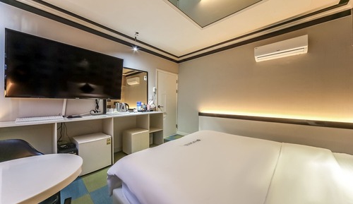 Room (VVIP (65-inch Wide TV 1 Top Performin)