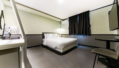 Room (Special offer ROOM/random assignment )