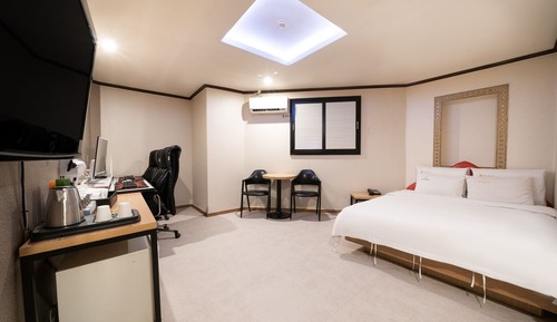 Room (Couple PC(i5-9400F/16G/RTX1660))