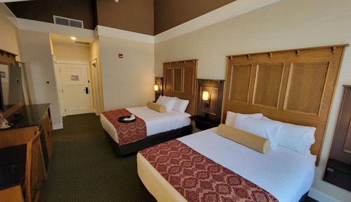 Standard Double Room, 2 Queen Beds, Mountain View