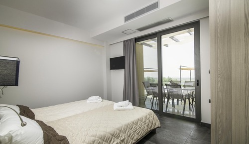 Family House, 2 Bedrooms, 2 Bathrooms (Serenity Suites Sea View 1)