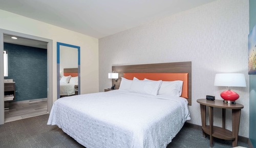 Suite, 1 King Bed, Accessible (Hearing)
