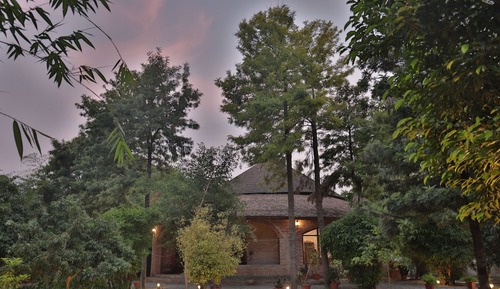 Villa, Multiple Beds (Brick)