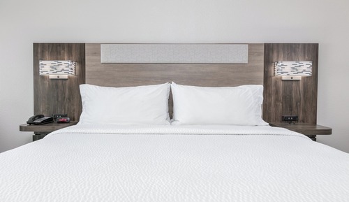 Standard Room, 1 King Bed, Accessible (Mobility, Bathtub)