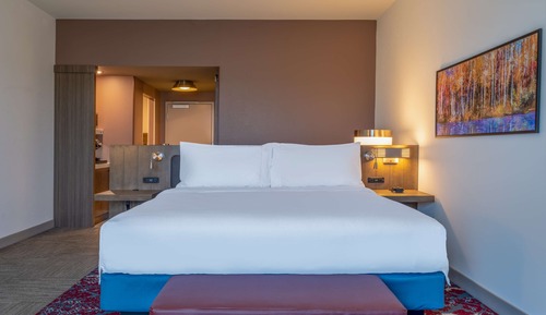 Deluxe Room, 1 King Bed, Accessible (Hearing)