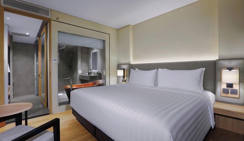 Executive Suite Pool View