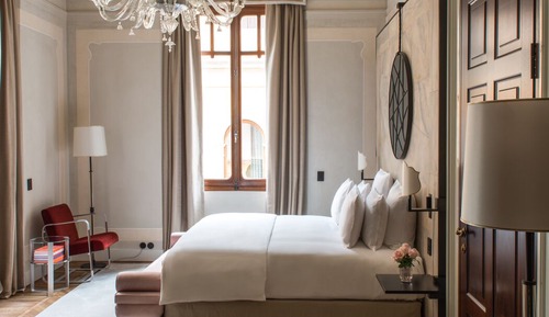 Signature Suite, 1 King Bed, Pool Access, City View