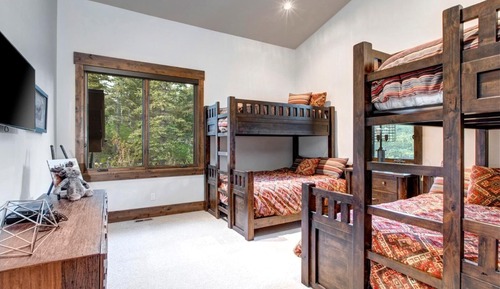 Studio (5 Bedrooms)