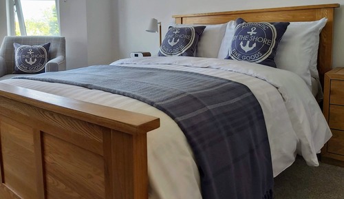Deluxe Double Room, Ensuite, Partial Sea View
