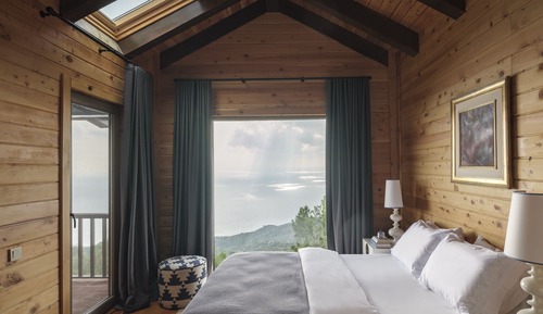Deluxe Suite with Fireplace & Sea View