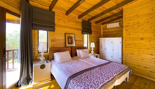 Deluxe Room with Balcony & Side Sea View