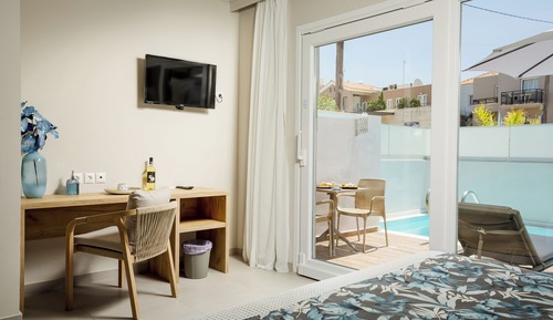 Superior Studio Suite, Private Pool, Beachfront