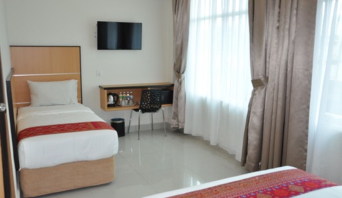 Family Triple Room, City View