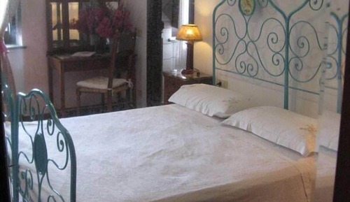 Double Room (Rosa)