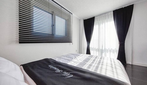 Room (Daisy)