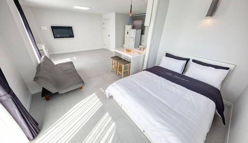 Room (Blueberry)