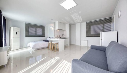 Room (Lilac)