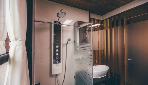 Room (R201)