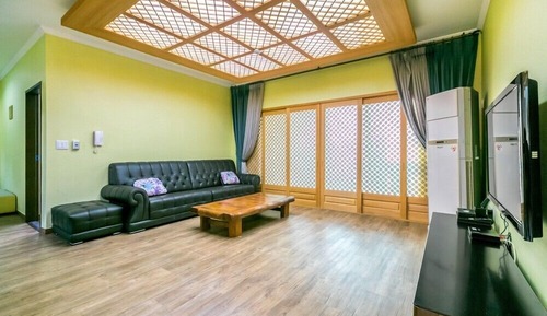 Room (Castle-dong 501)