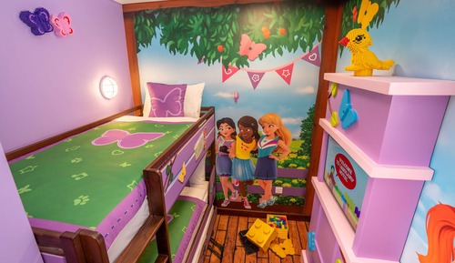 LEGO® Friends Fully Themed Room with park access