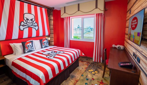 Pirate Fully Themed Family Suite with park access