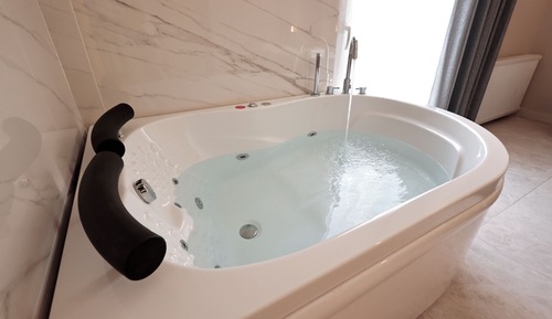 Luxury Condo, 1 Double Bed with Sofa bed, Hot Tub, City View