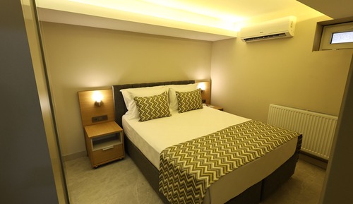 Luxury Condo, 1 Double Bed with Sofa bed, Hot Tub, Courtyard View