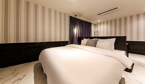 Deluxe Room, City View (Premium, High floor)