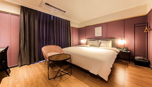 Standard Room, City View (Premium, High floor)